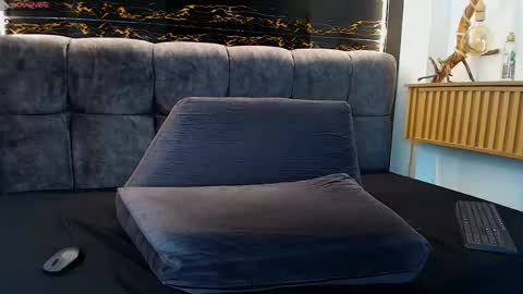 logan_griffin online show from April 11, 7:45 am