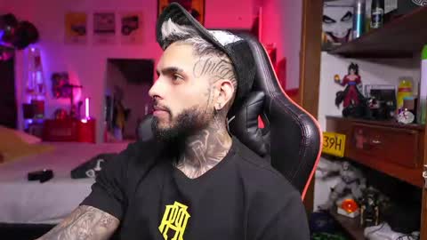 logan_hugh8 online show from April 1, 12:00 am