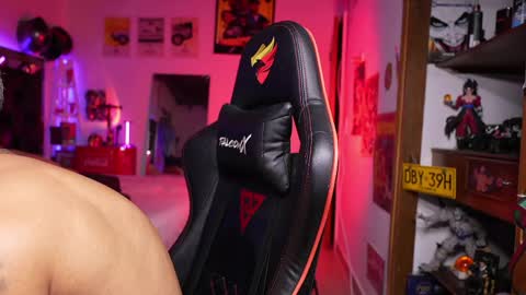 logan_hugh8 online show from April 8, 8:06 am