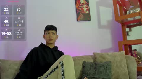 logantwink18 online show from November 18, 12:30 pm