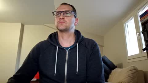 loic31 online show from March 8, 5:11 pm