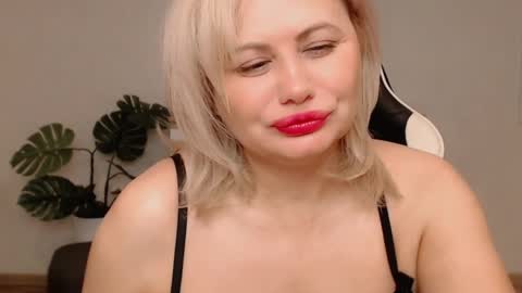  Lola  online show from April 2, 5:59 am