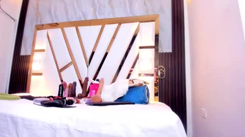 Lola online show from October 21, 11:26 am