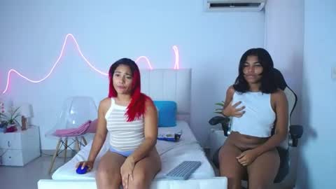 lola_lustrum online show from July 29, 3:23 pm