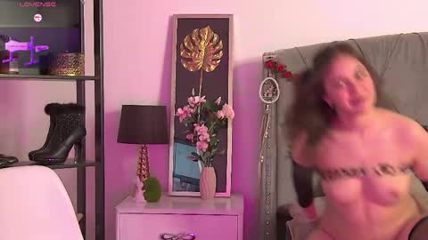 Lola  new tits boobs ass stepsis online show from May 17, 6:33 am