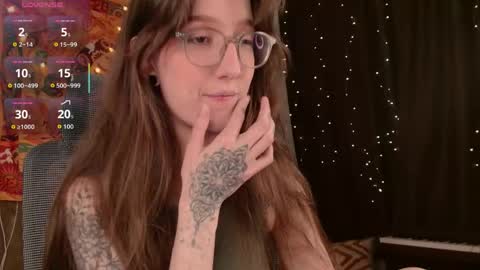 lolami_ online show from May 12, 7:17 am