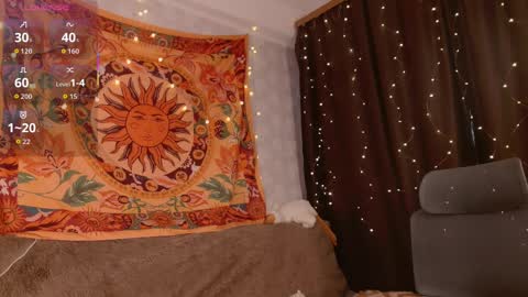 lolami_ online show from April 4, 8:21 am