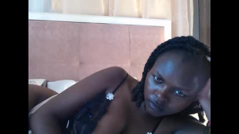 lolamia7 online show from November 12, 11:12 am