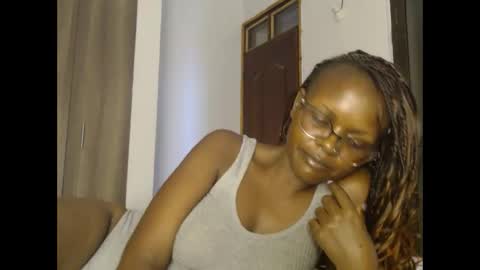 lolamia7 online show from February 25, 7:42 am