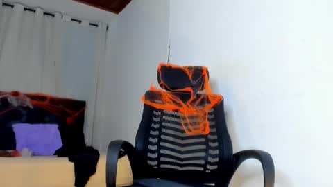 Snapshot of lolareyes1 chatting on October 11, 10:13 pm lolareyes1 online show from October 11, 10:13 pm