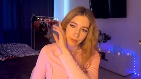 hi im Lola nice to meet you online show from March 12, 9:13 am