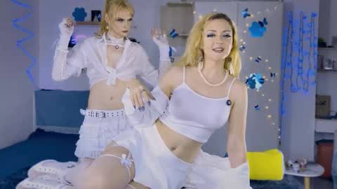 LOLA SPAIS online show from December 5, 1:05 am