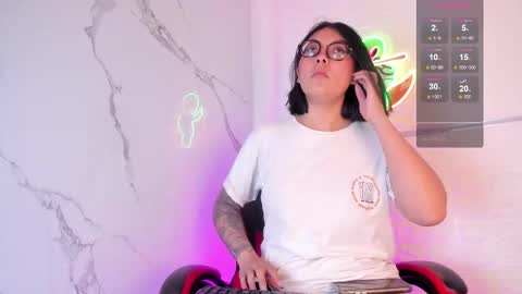 Lola online show from December 18, 12:00 pm