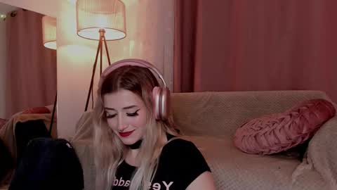 Lolly  online show from November 23, 7:39 am