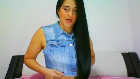 estehfania online show from February 8, 7:05 pm