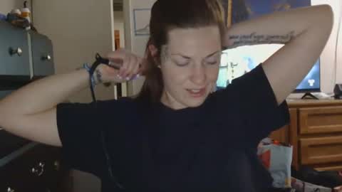 london lovesss online show from November 7, 5:54 am