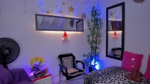 Jennifer  online show from December 20, 7:43 pm