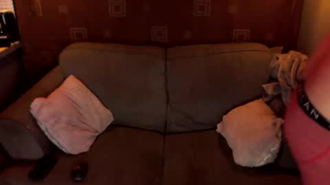 lonewolfgarage online show from December 25, 12:48 am