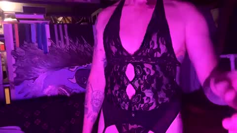 Snapshot of longbeachcd69 chatting on December 2, 8:25 am longbeachcd69 online show from December 2, 8:25 am