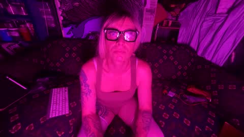 Snapshot of longbeachcd69 chatting on January 24, 8:23 am longbeachcd69 online show from January 24, 8:23 am