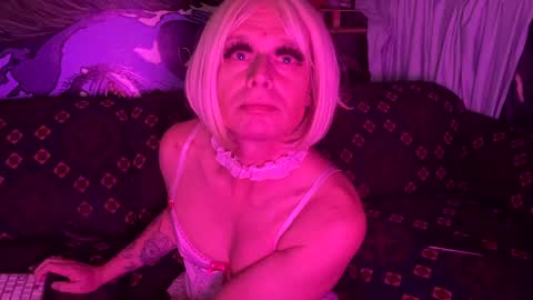 Snapshot of longbeachcd69 chatting on December 30, 10:43 am longbeachcd69 online show from December 30, 10:43 am