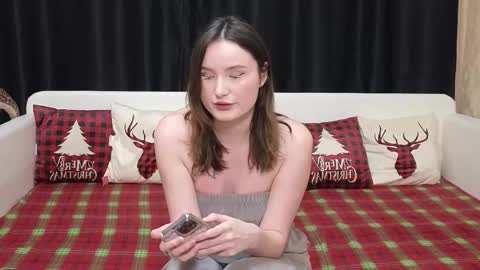 Jean and Isa right couple Mark and Eva left couple online show from January 13, 11:51 am