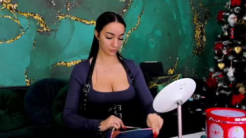 Miss online show from December 10, 12:38 pm