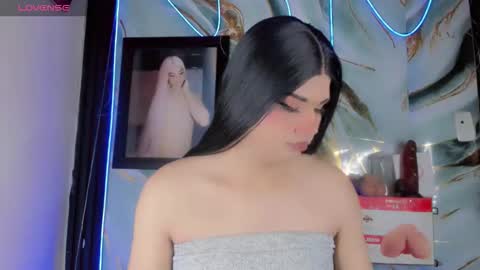 lorems_ online show from February 4, 12:20 pm