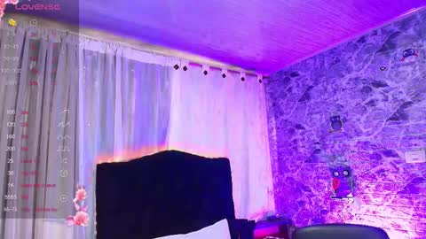 Loren online show from February 3, 8:57 pm