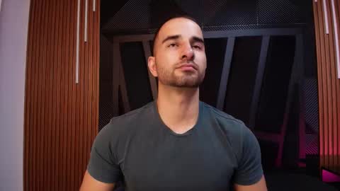  L O R E N Z O  Thumbs Up help  online show from February 16, 5:22 pm