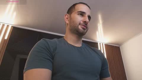  L O R E N Z O  Thumbs Up help  online show from January 15, 6:28 pm