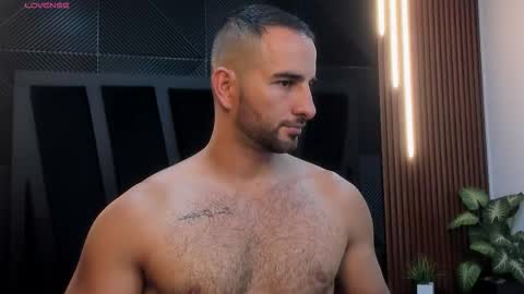  L O R E N Z O  Thumbs Up help  online show from December 5, 5:22 pm