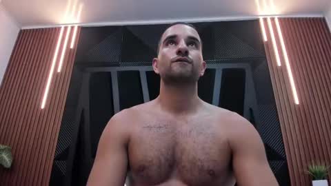  L O R E N Z O  Thumbs Up help  online show from March 11, 9:48 pm