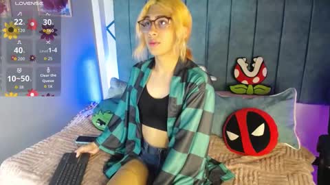 Snapshot of lorettmatthew chatting on October 22, 5:21 am LorettMatthew online show from October 22, 5:21 am