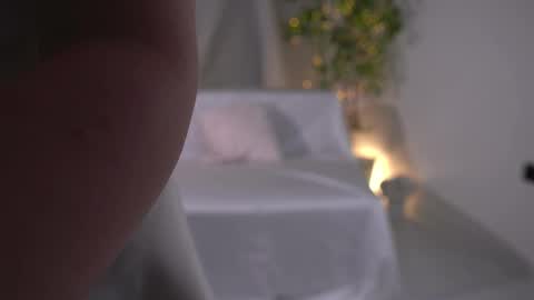 Lorrie online show from November 17, 7:11 am