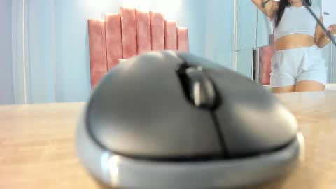  Lou Rosse  online show from November 13, 8:33 pm