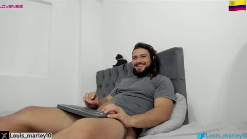 louis_marley_ online show from April 8, 11:30 pm