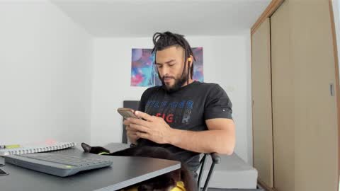 louis_marley_ online show from February 18, 5:20 pm