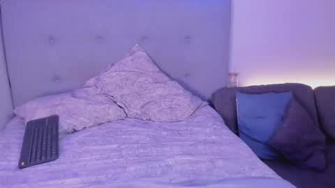 Lourrein Stoun   Independiente online show from March 20, 3:00 am