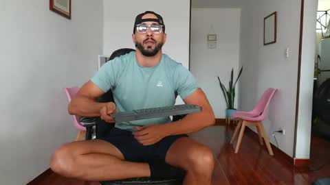 love2000x online show from April 8, 7:06 pm