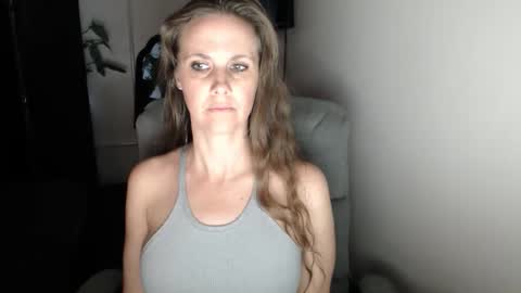 LoVe On  online show from November 4, 12:01 am