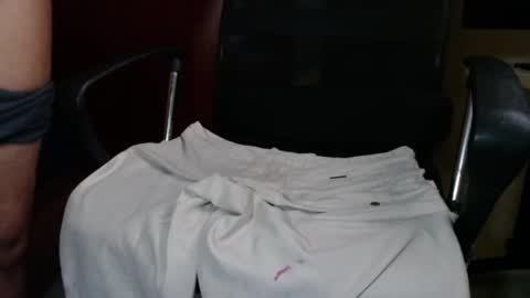 Snapshot of loveandrobotss chatting on February 7, 3:24 am Estiven online show from February 7, 3:24 am