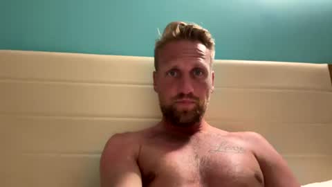 lovefuesse online show from June 11, 10:30 pm