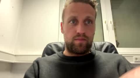lovefuesse online show from April 13, 2:43 pm