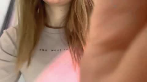 Snapshot of lovelladeboer chatting on October 24, 7:09 am Ella online show from October 24, 7:09 am