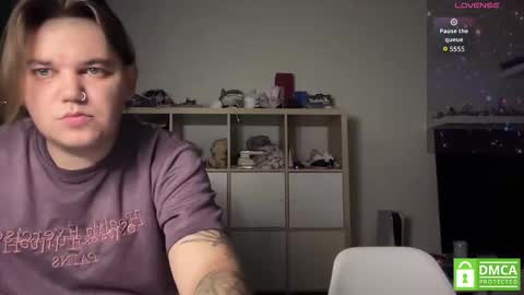 Snapshot of lovelly_mooncouple chatting on October 27, 11:16 pm Mileena and Oliver online show from October 27, 11:16 pm