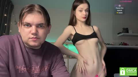 Snapshot of lovelly_mooncouple chatting on February 1, 9:43 am Mileena and Oliver online show from February 1, 9:43 am