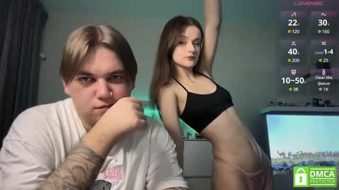 Snapshot of lovelly_mooncouple chatting on February 21, 3:32 pm Mileena and Oliver online show from February 21, 3:32 pm