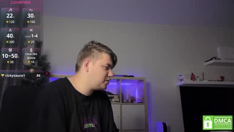 Snapshot of lovelly_mooncouple chatting on December 28, 9:20 am Mileena and Oliver online show from December 28, 9:20 am