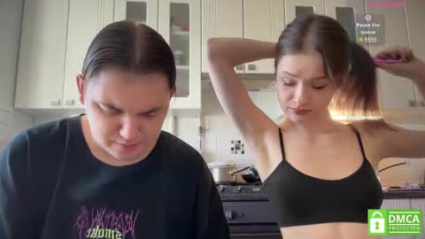 Snapshot of lovelly_mooncouple chatting on February 24, 10:26 am Mileena and Oliver online show from February 24, 10:26 am